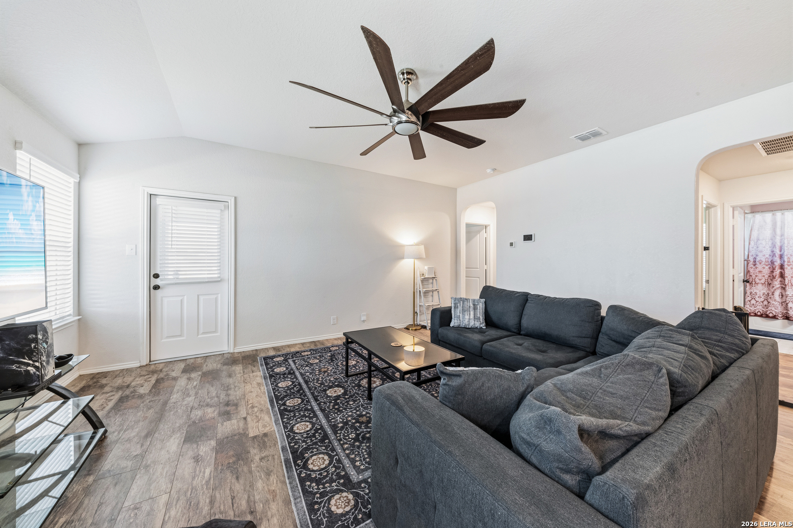 6203 Tadpole Bluff Converse TX 78109