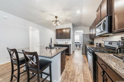 6203 Tadpole Bluff Converse TX 78109