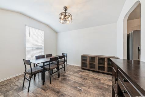 6203 Tadpole Bluff Converse TX 78109