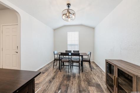 6203 Tadpole Bluff Converse TX 78109