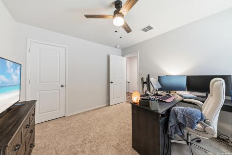 6203 Tadpole Bluff Converse TX 78109