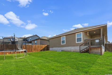 6203 Tadpole Bluff Converse TX 78109