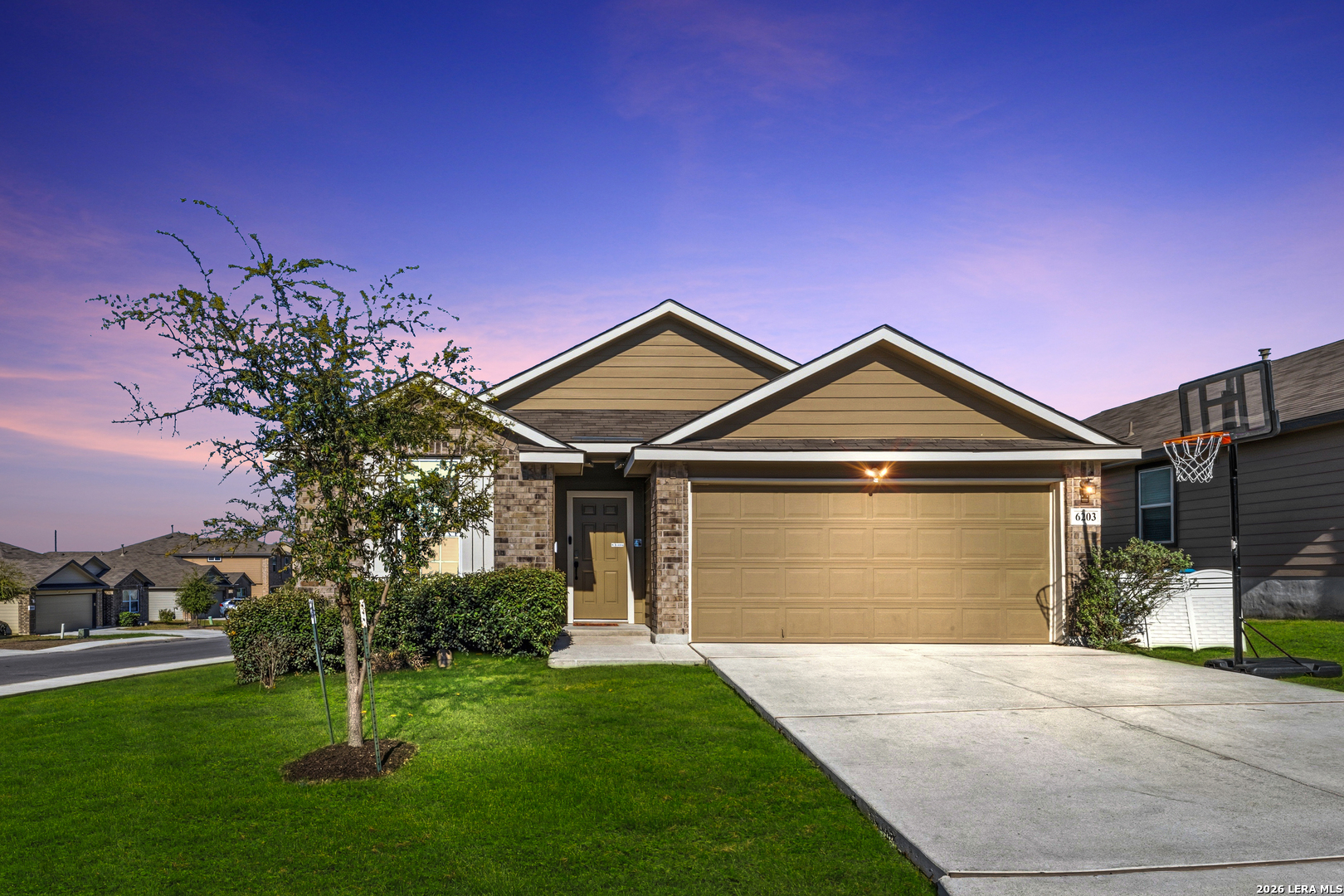 6203 Tadpole Bluff Converse TX 78109