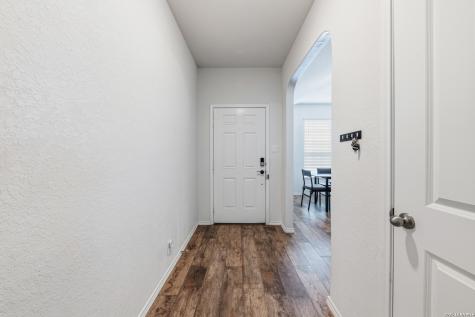 6203 Tadpole Bluff Converse TX 78109