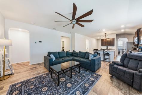 6203 Tadpole Bluff Converse TX 78109
