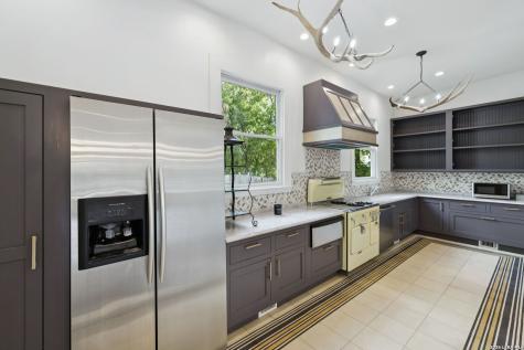 321 E Dewey Place San Antonio TX 78212