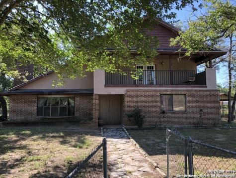 1971 Deer Trail Floresville TX 78114