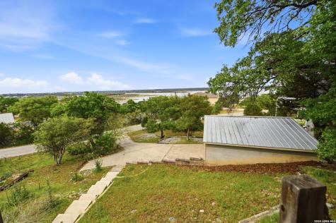 1518 Lakeside Canyon Lake TX 78133