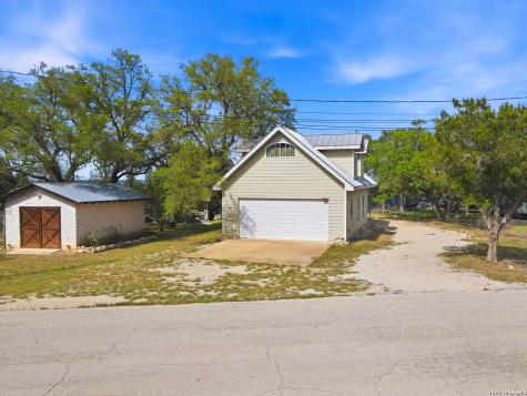 1518 Lakeside Canyon Lake TX 78133