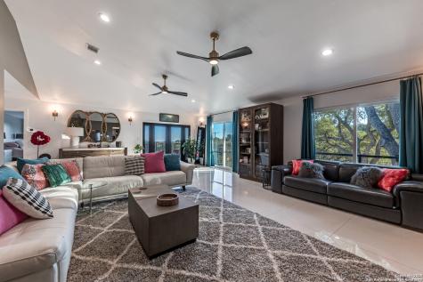 311 E Woodlake Drive San Antonio TX 78229