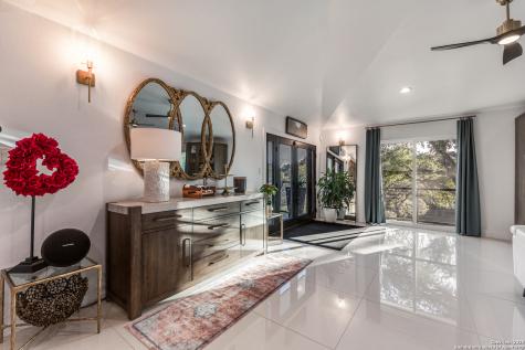 311 E Woodlake Drive San Antonio TX 78229