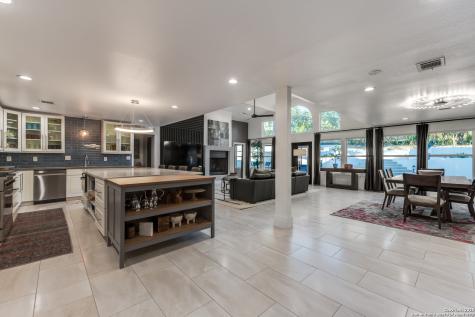 311 E Woodlake Drive San Antonio TX 78229