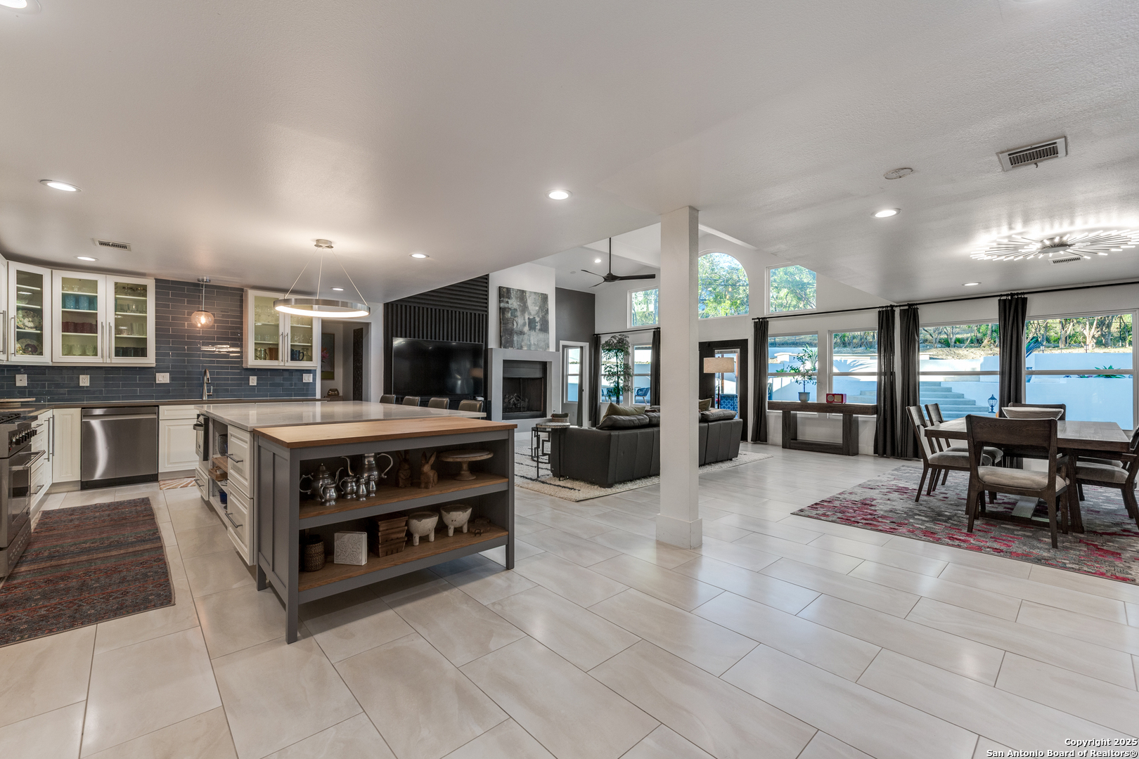 311 E Woodlake Drive San Antonio TX 78229