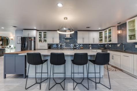 311 E Woodlake Drive San Antonio TX 78229