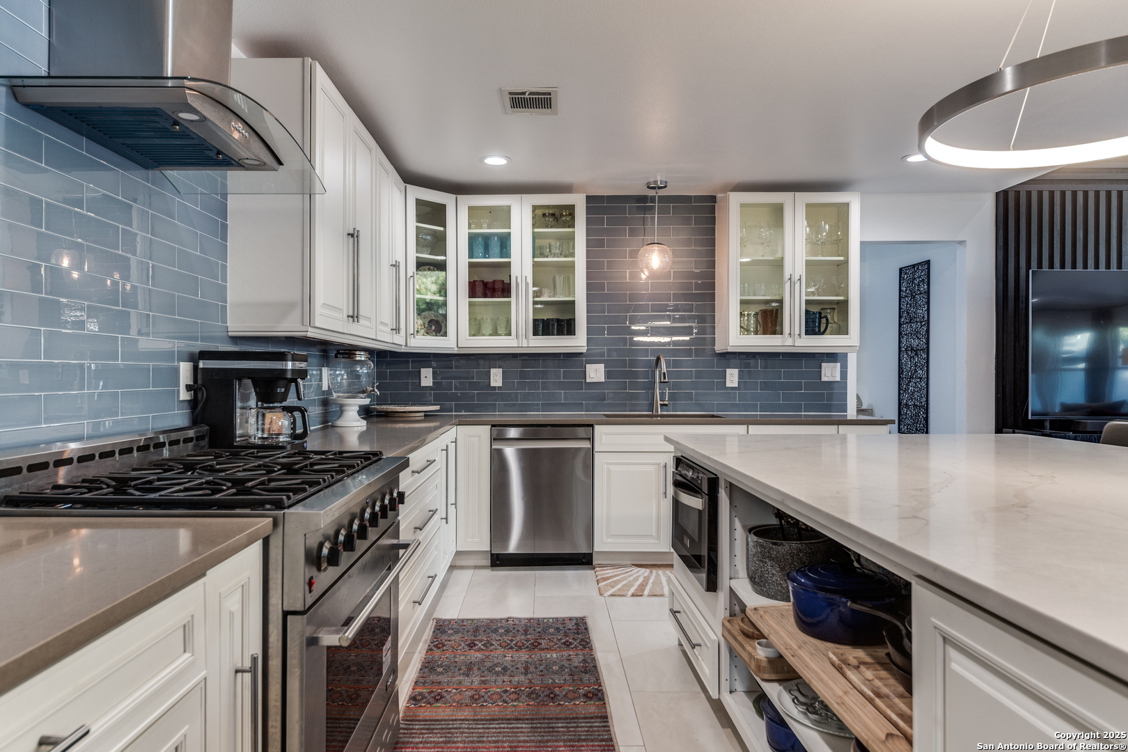 311 E Woodlake Drive San Antonio TX 78229