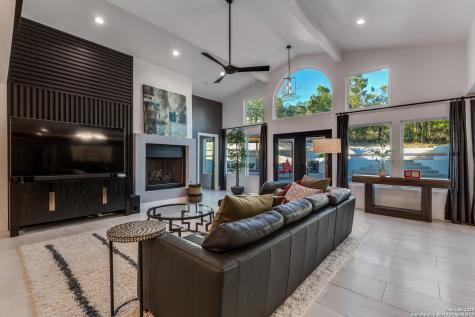311 E Woodlake Drive San Antonio TX 78229