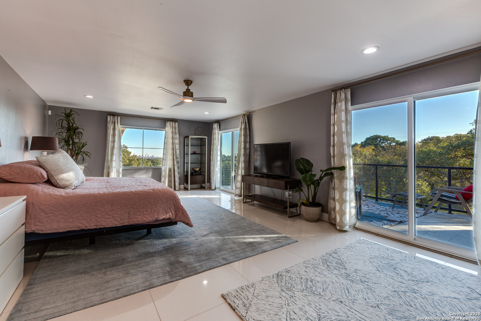 311 E Woodlake Drive San Antonio TX 78229