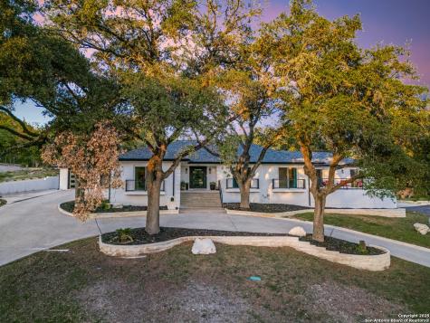 311 E Woodlake Drive San Antonio TX 78229