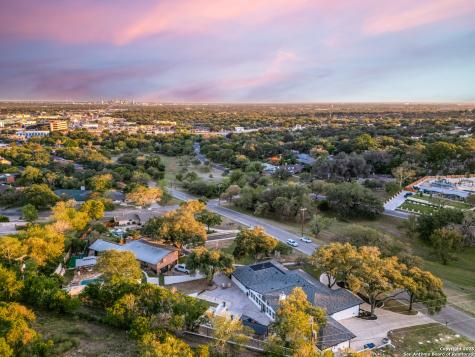 311 E Woodlake Drive San Antonio TX 78229