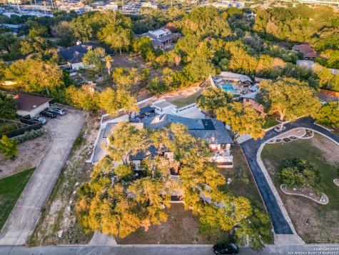 311 E Woodlake Drive San Antonio TX 78229