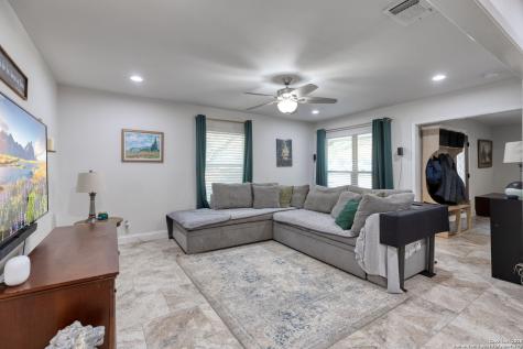 614 Moorside Drive Windcrest TX 78239