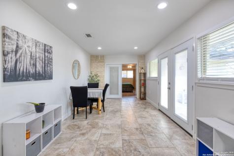614 Moorside Drive Windcrest TX 78239