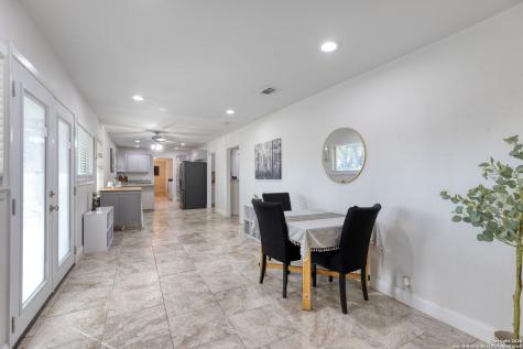 614 Moorside Drive Windcrest TX 78239