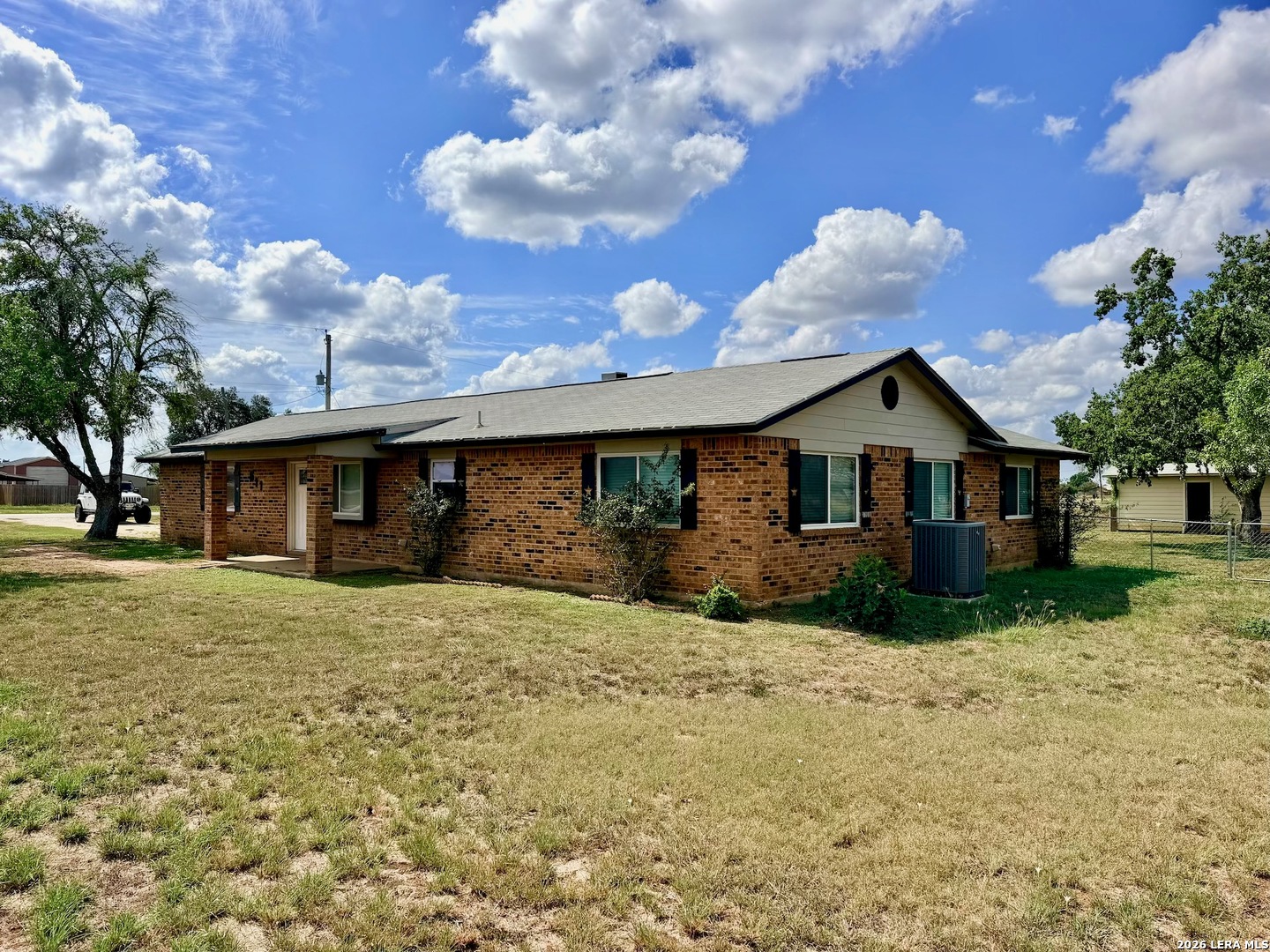 611 Deer Trail Drive Jourdanton TX 78026