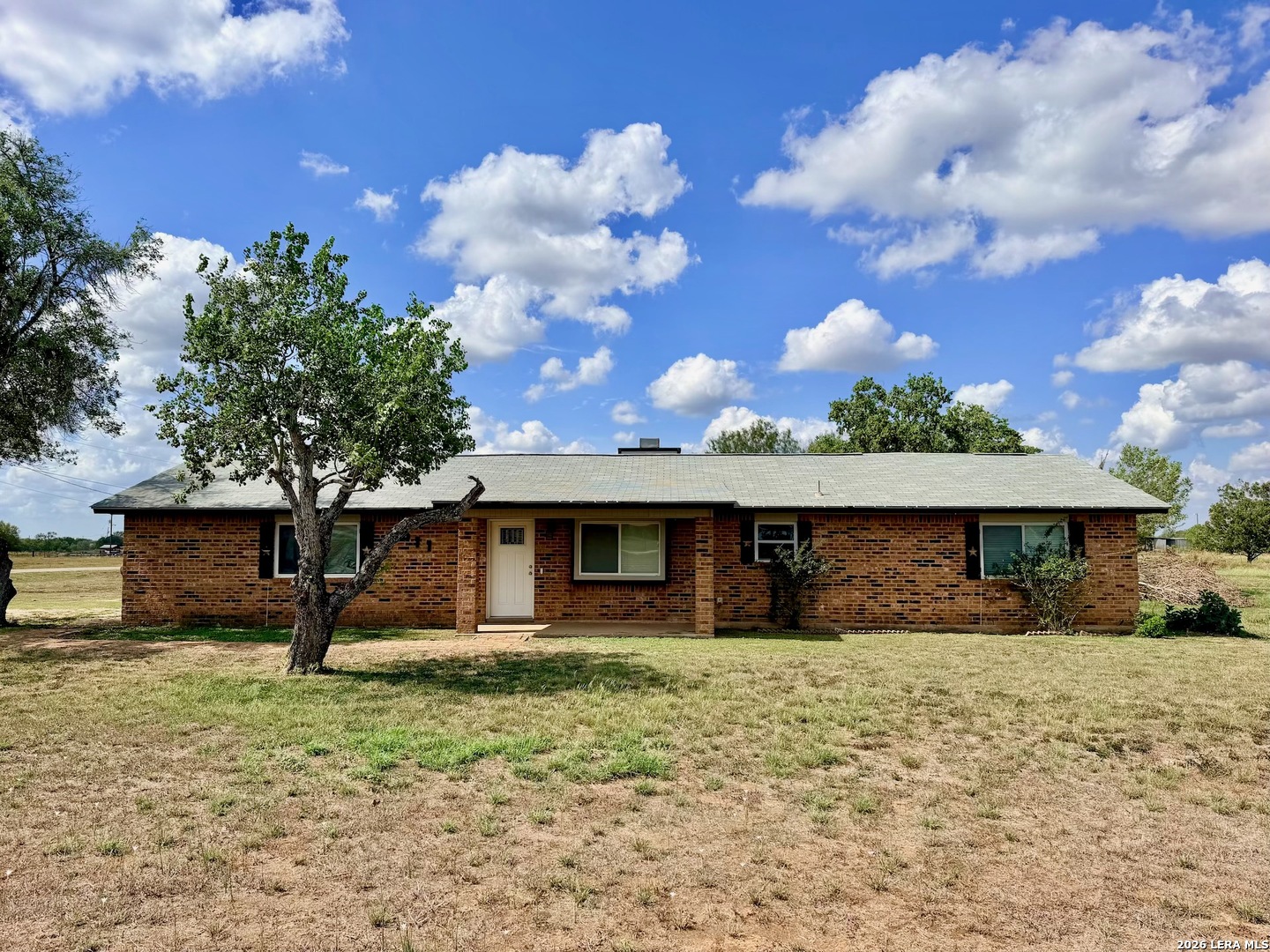 611 Deer Trail Drive Jourdanton TX 78026