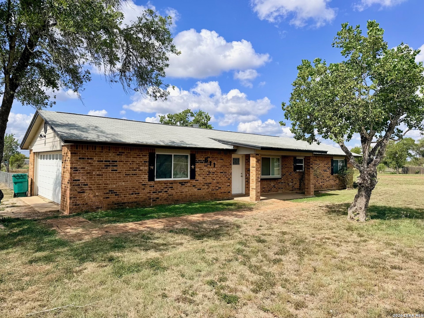611 Deer Trail Drive Jourdanton TX 78026