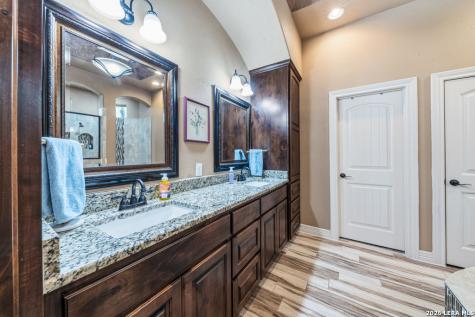 128 Bucks La Vernia TX 78121