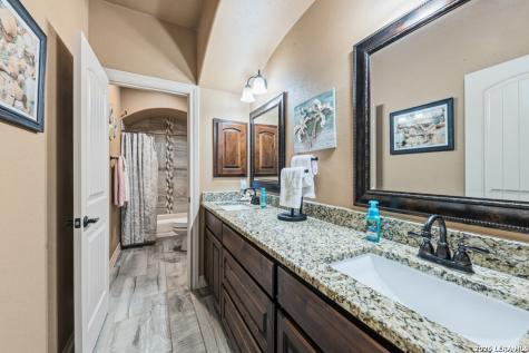 128 Bucks La Vernia TX 78121