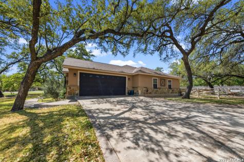 128 Bucks La Vernia TX 78121