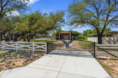 128 Bucks La Vernia TX 78121