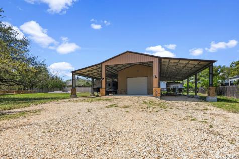 128 Bucks La Vernia TX 78121