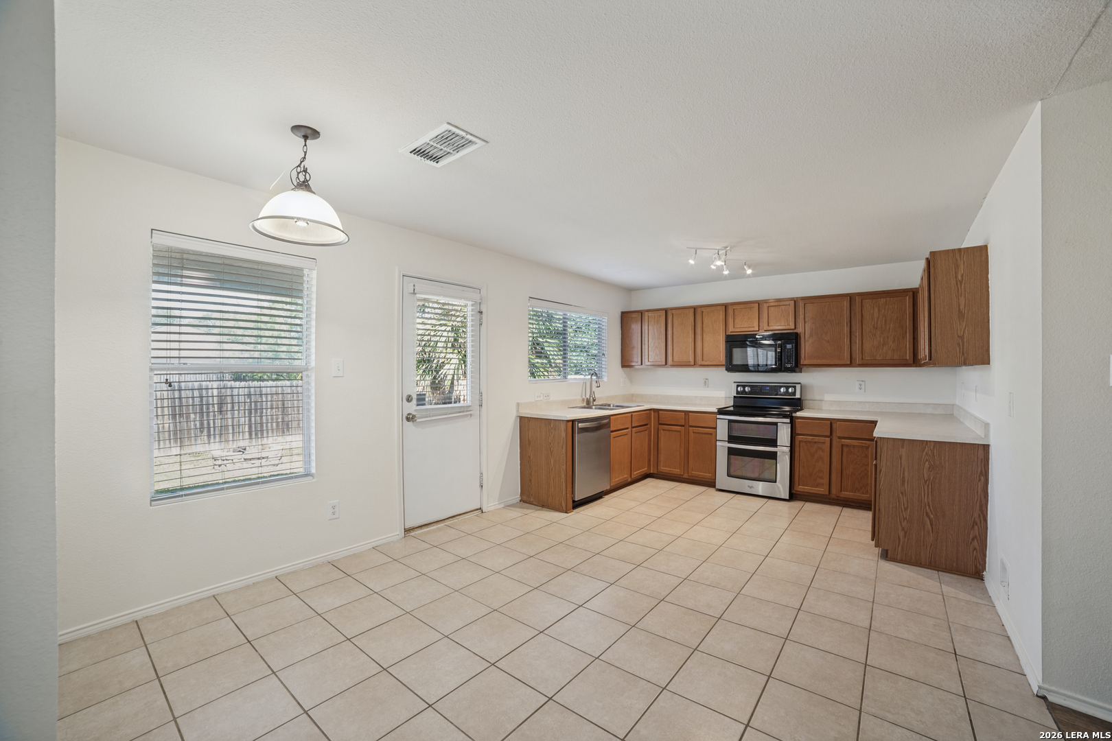 8007 Saratoga Knoll Selma TX 78154