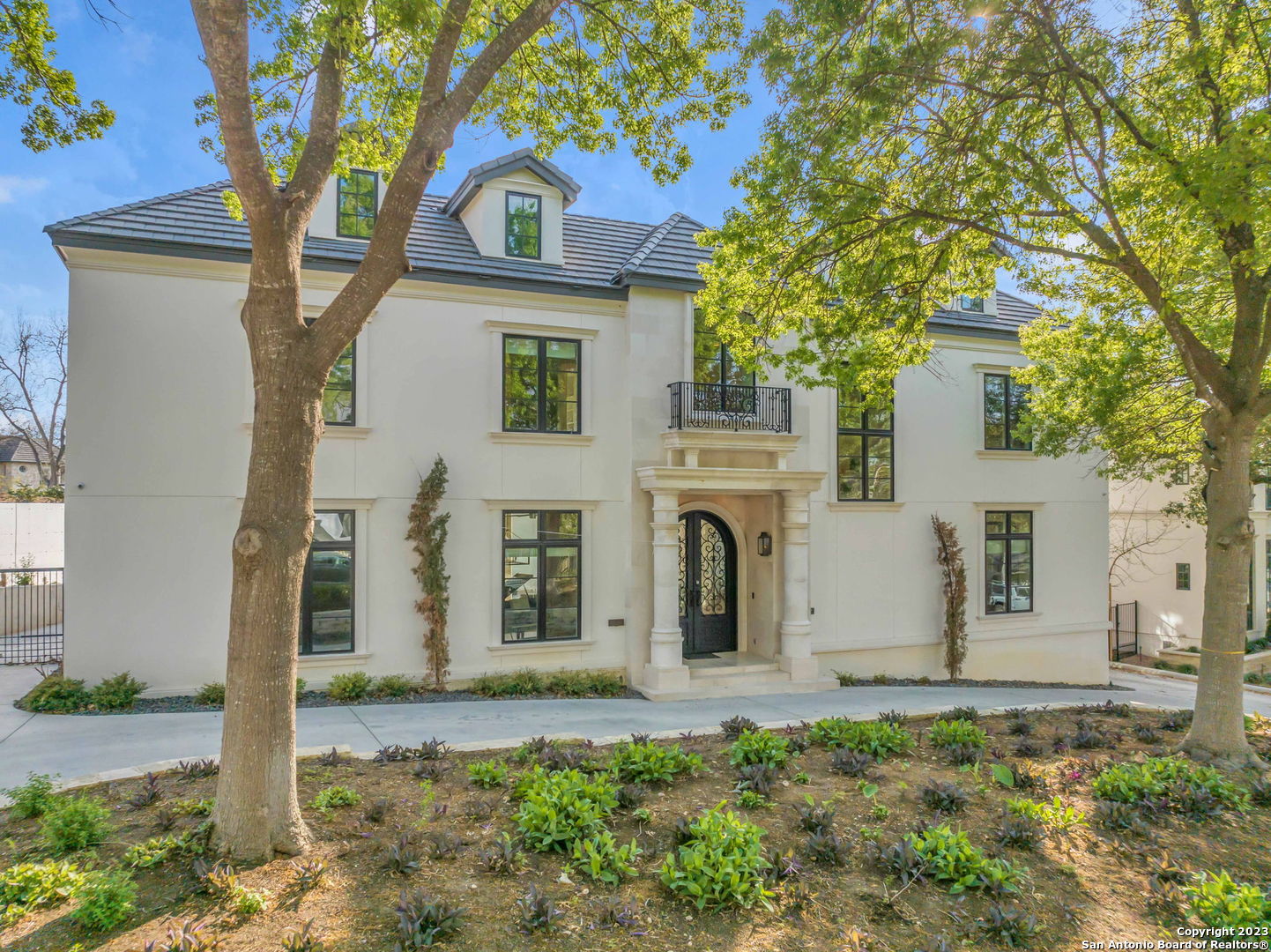 212 E. Wildwood San Antonio TX 78209