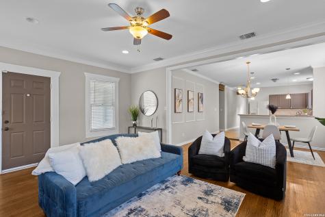 624 W Agarita San Antonio TX 78212