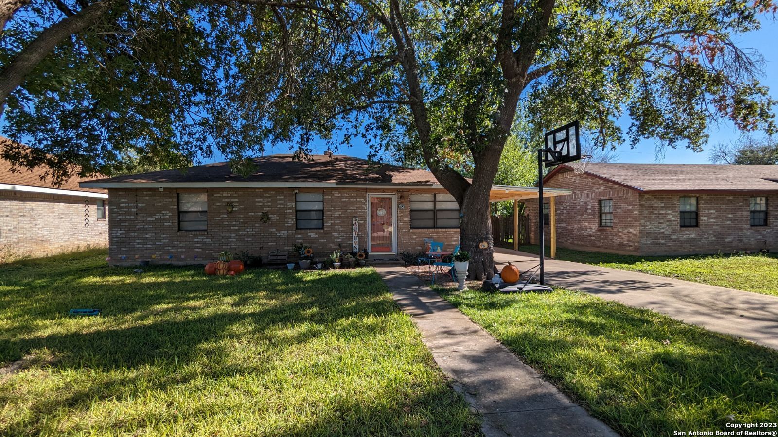 15 Rosebud Circle Uvalde TX 78801