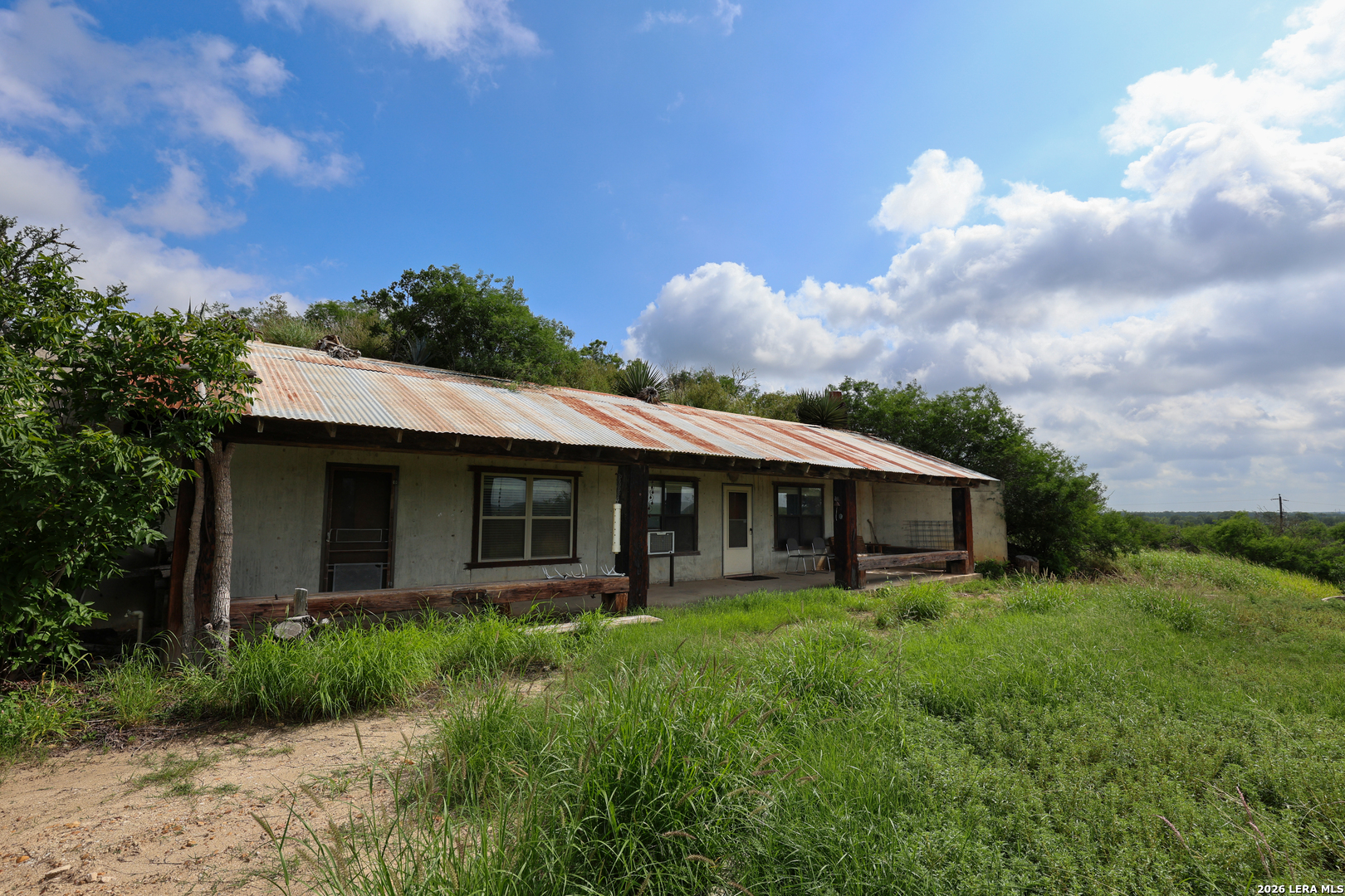8711 County Road 1301 Moore TX 78057