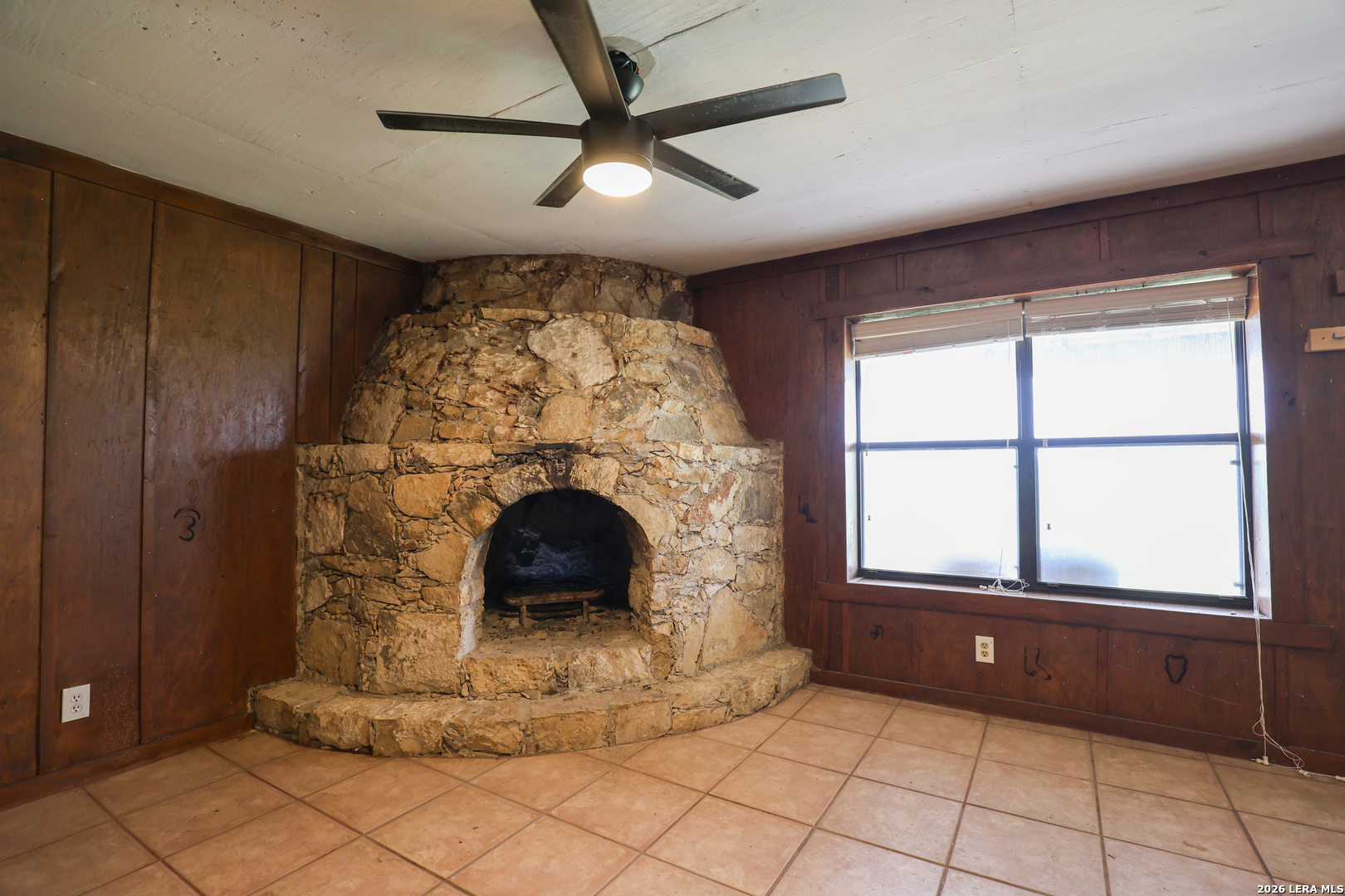 8711 County Road 1301 Moore TX 78057