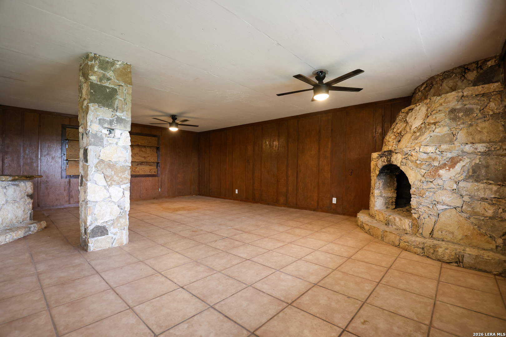 8711 County Road 1301 Moore TX 78057