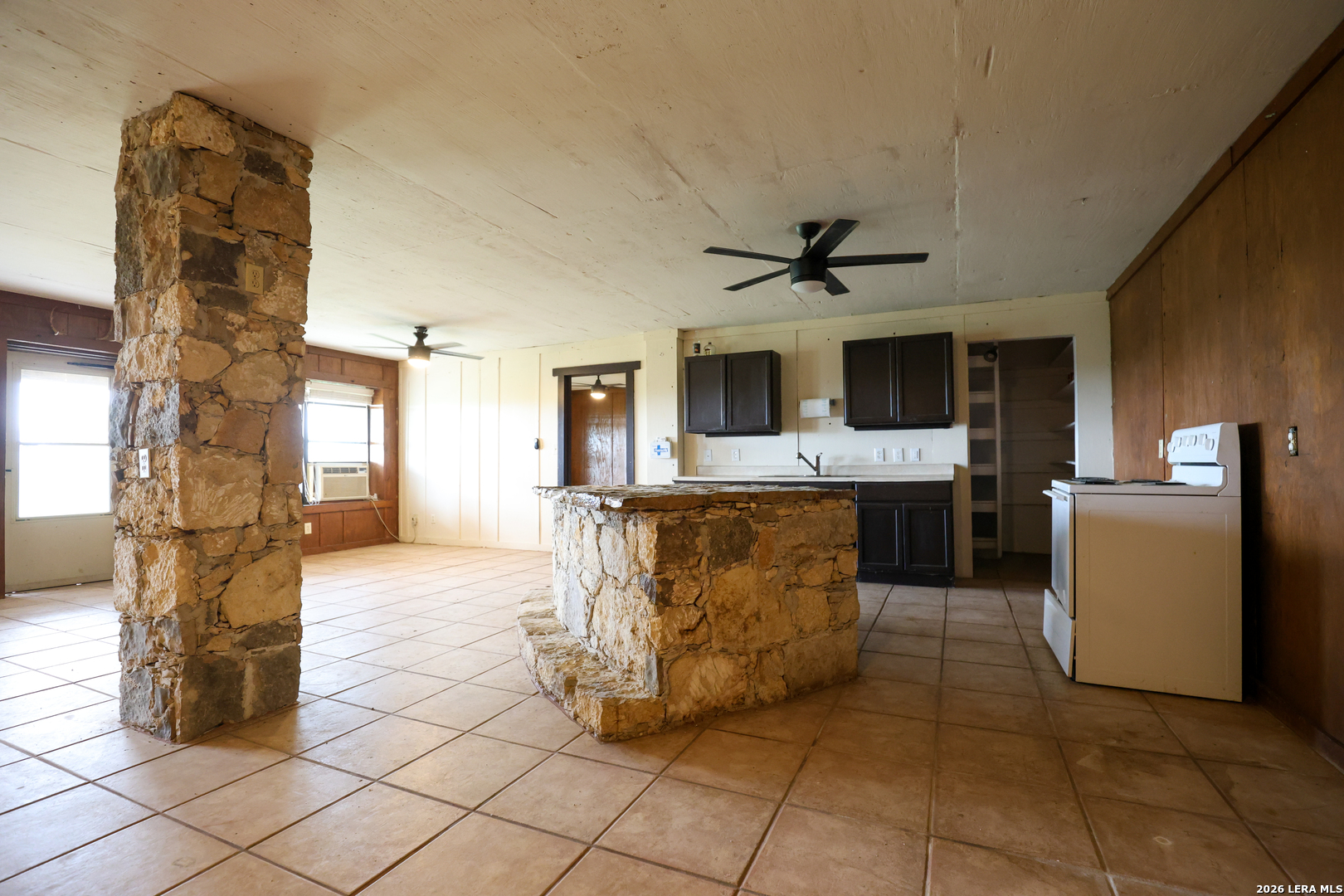 8711 County Road 1301 Moore TX 78057
