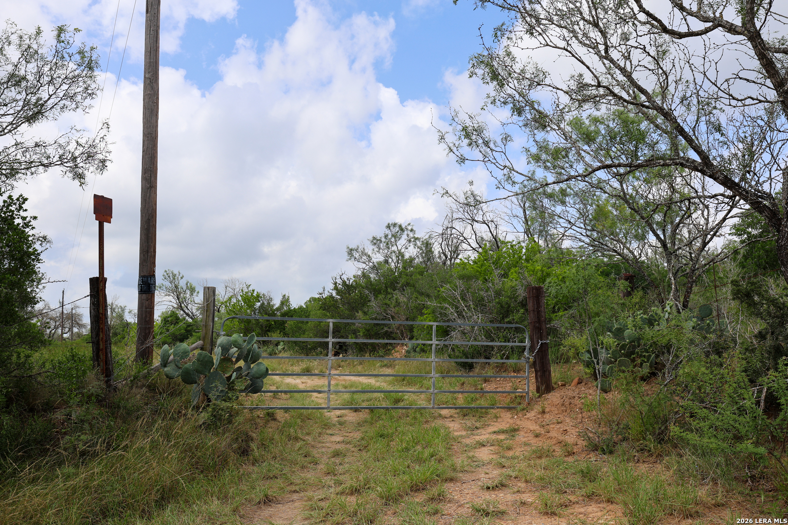 8711 County Road 1301 Moore TX 78057