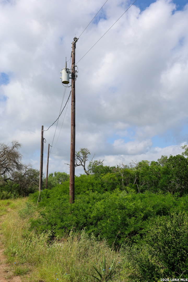 8711 County Road 1301 Moore TX 78057
