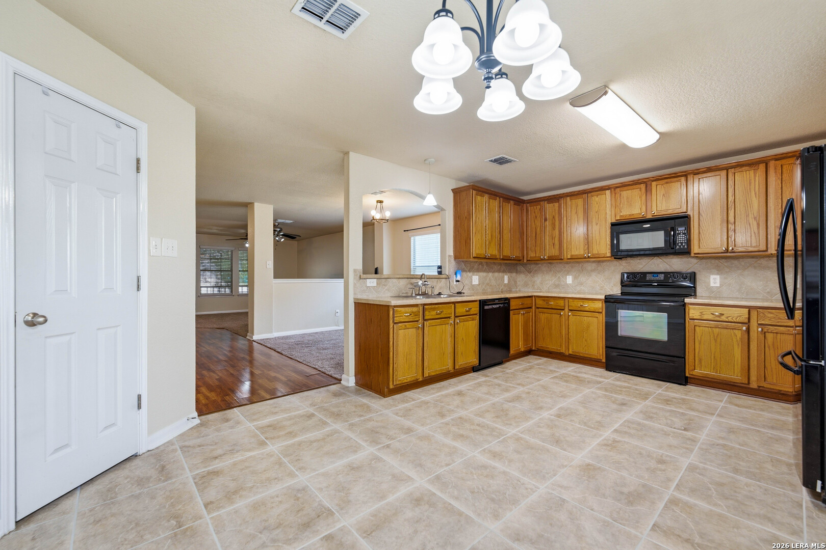 8214 Comanche Pass Converse TX 78109