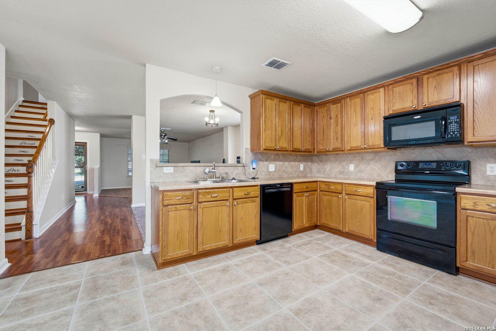 8214 Comanche Pass Converse TX 78109