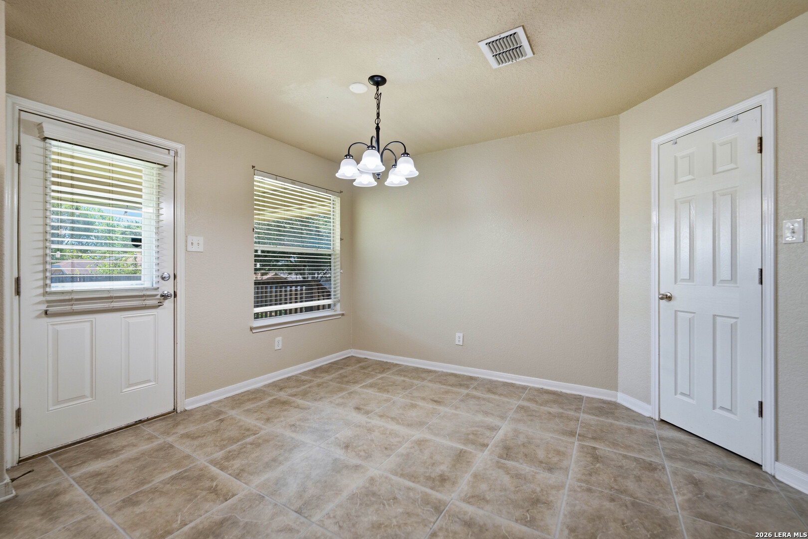 8214 Comanche Pass Converse TX 78109