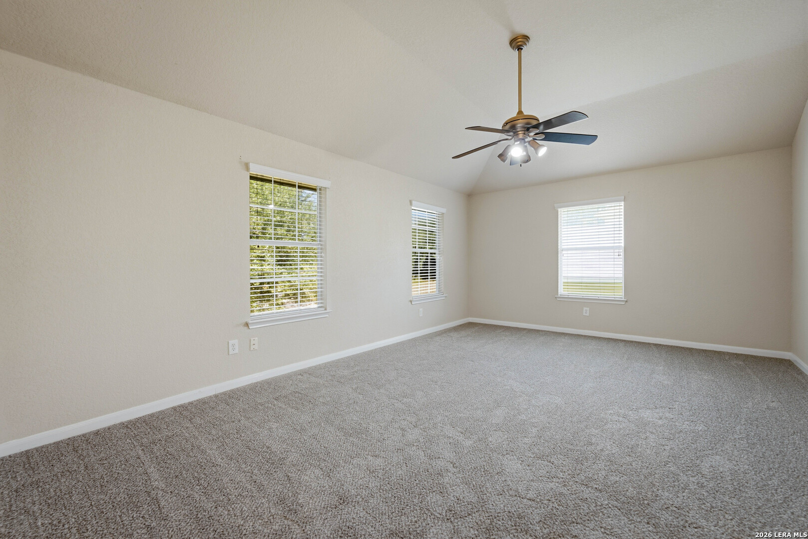 8214 Comanche Pass Converse TX 78109