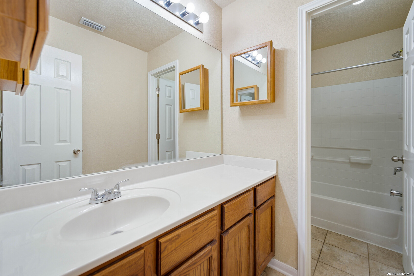 8214 Comanche Pass Converse TX 78109